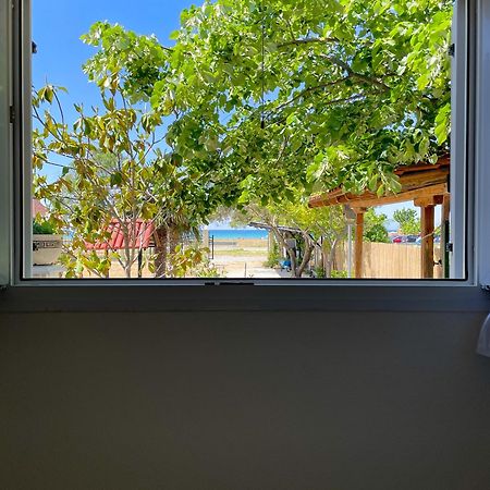 Casa Lia-Beach Front Villa Nea Kallikrateia Экстерьер фото