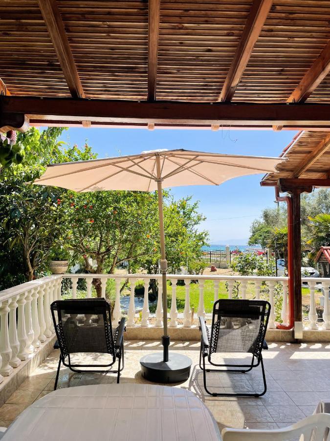 Casa Lia-Beach Front Villa Nea Kallikrateia Экстерьер фото