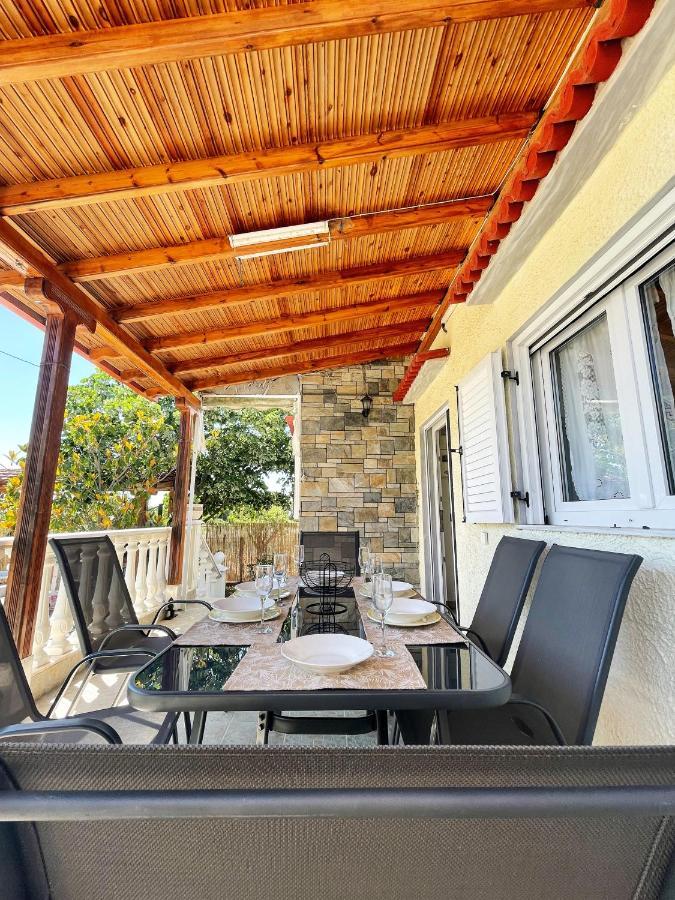 Casa Lia-Beach Front Villa Nea Kallikrateia Экстерьер фото