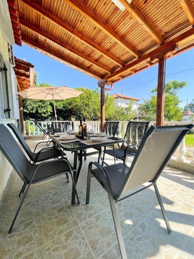 Casa Lia-Beach Front Villa Nea Kallikrateia Экстерьер фото