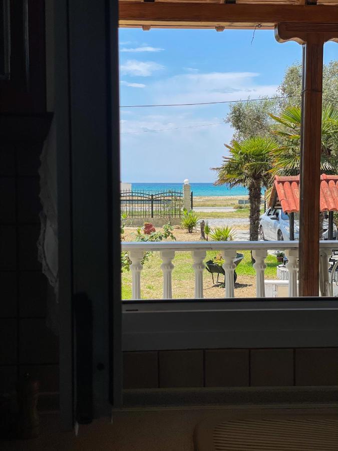 Casa Lia-Beach Front Villa Nea Kallikrateia Экстерьер фото