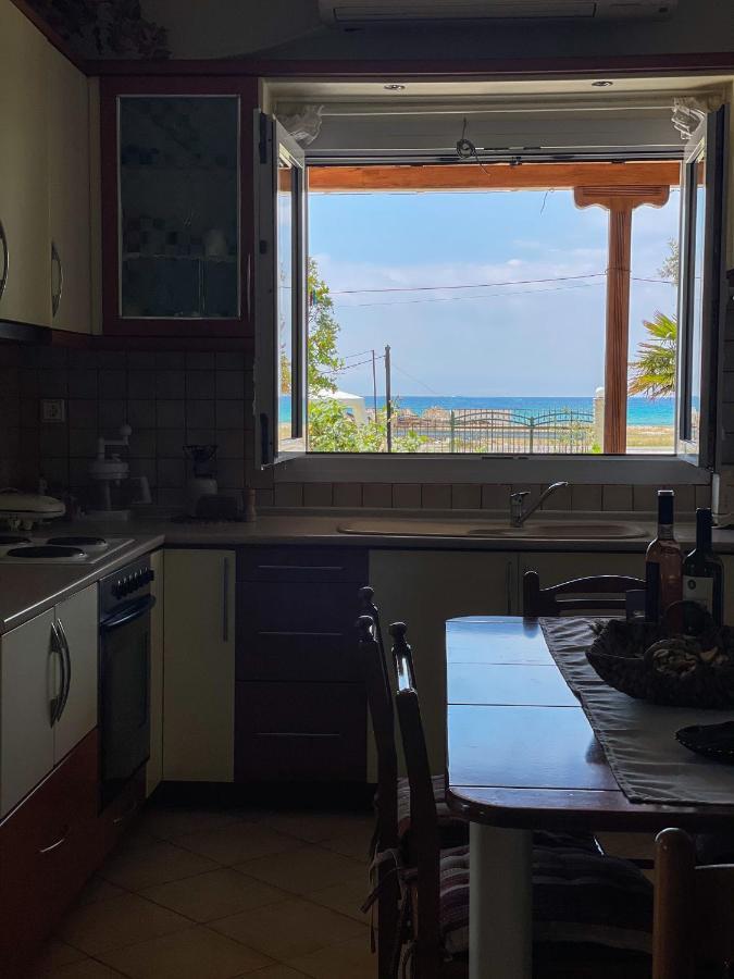 Casa Lia-Beach Front Villa Nea Kallikrateia Экстерьер фото