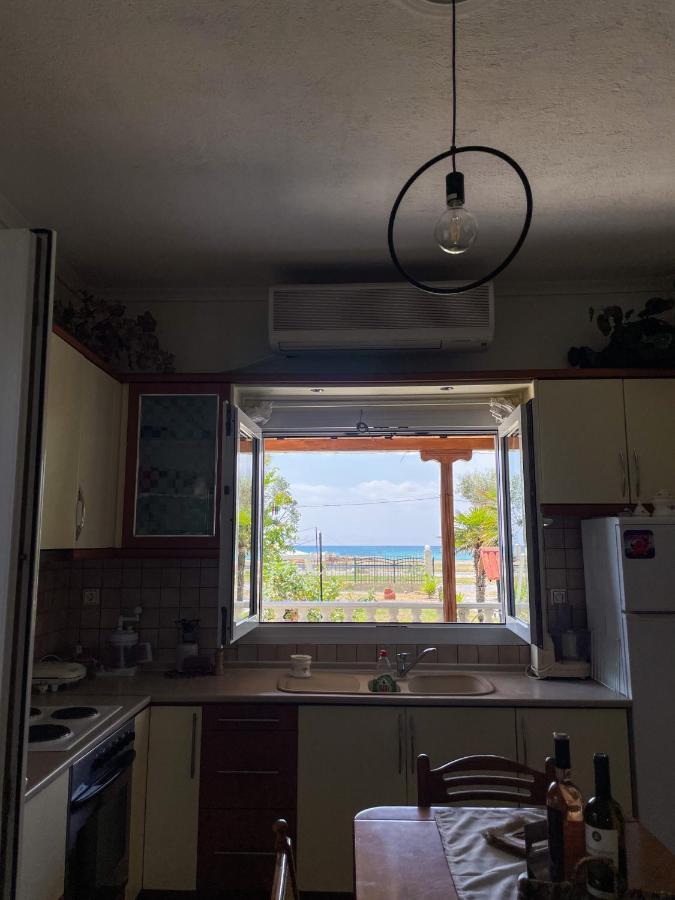 Casa Lia-Beach Front Villa Nea Kallikrateia Экстерьер фото