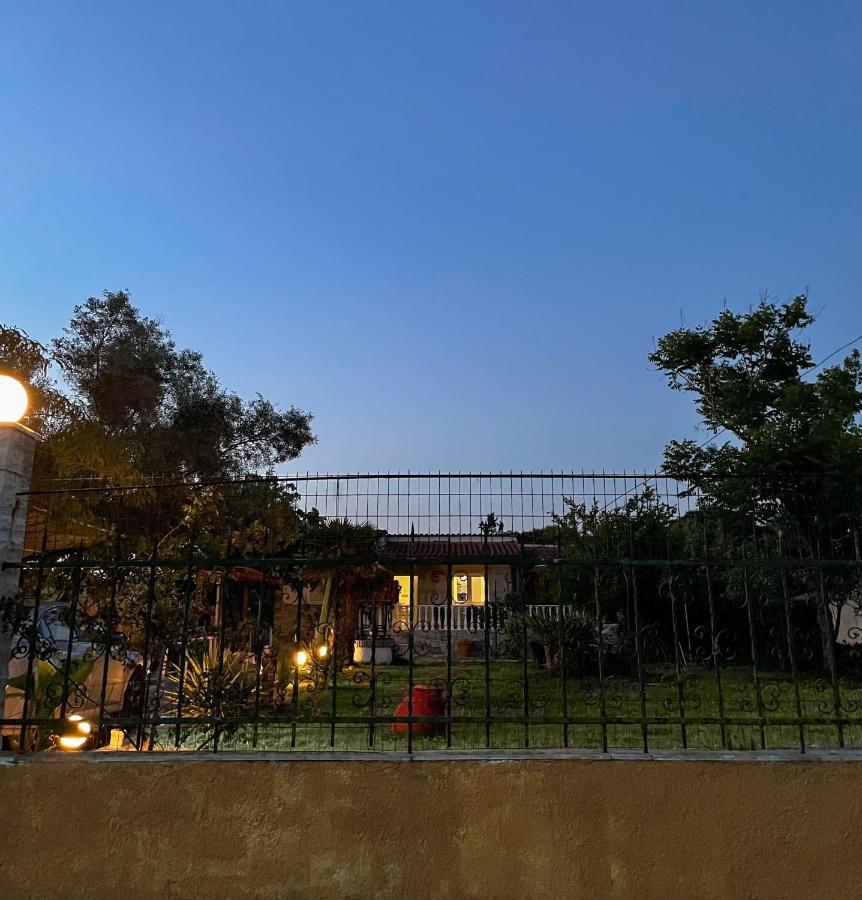 Casa Lia-Beach Front Villa Nea Kallikrateia Экстерьер фото